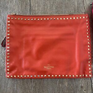 VALENTINO GARAVANI LEATHER ROCKSTUD OVERSIZE CLUTCH BAG  MADE IN ITALY